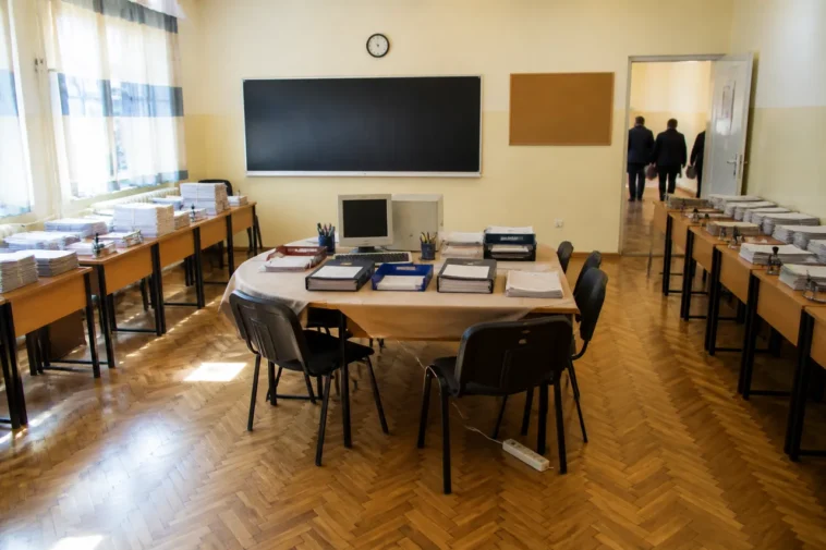 Camera Deputaților elimină examenul suplimentar și îl păstrează pentru părinți