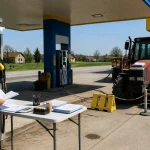 Benzina se ieftinește, iar motorina cere evaluare înainte să plece din rezervor