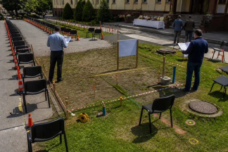 După premiul de la Veneția, autoritățile rezervă oficial un loc pentru fiecare om