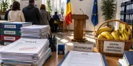 Parlamentul European trimite observatori să verifice dacă republica bananieră are suficiente banane