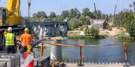 Podul de la Ungheni a ajuns la jumătate, iar autoritățile pregătesc inaugurarea primei jumătăți